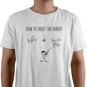 Billede af en hvid t-shirt med tegning af det danske ordsprog at skyde papegøjen. En mand skyder papegøjen med sit gevær. Ovenover står der "How to shoot the parrot" som er en direkte oversættelse af det danske udtryk.